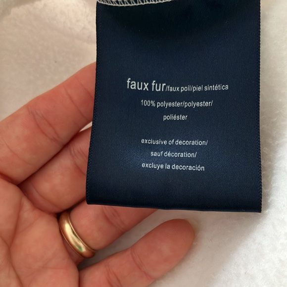 Tommy Hilfiger white women’s faux fur 100% polyester sweater Size M - Picture 7 of 7